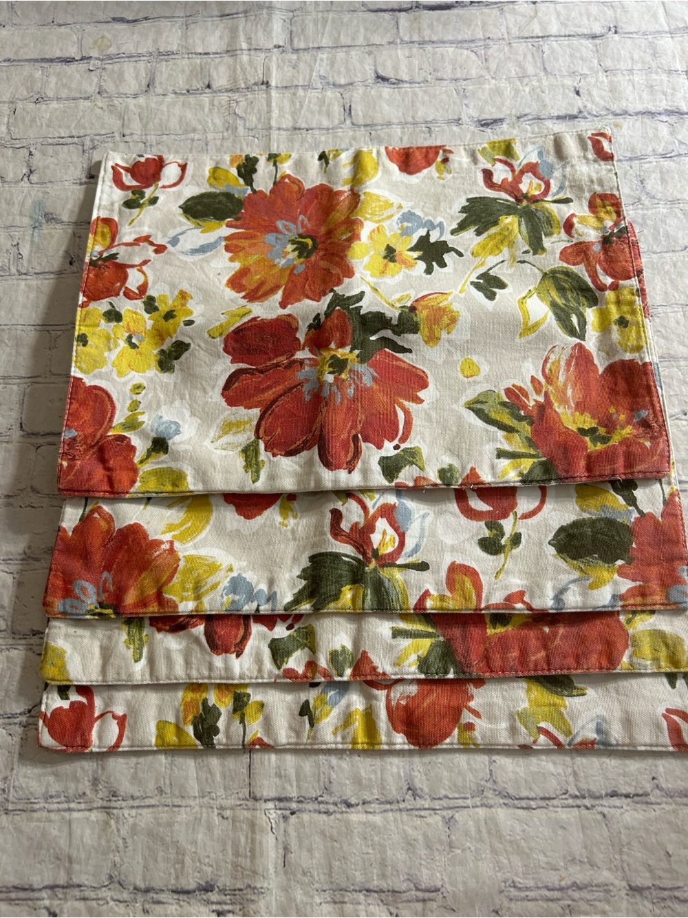 CYNTHIA ROWLEY 100% COTTON COLORFUL FLORAL (4) 
ALL OVER PRINT TABLEMATS